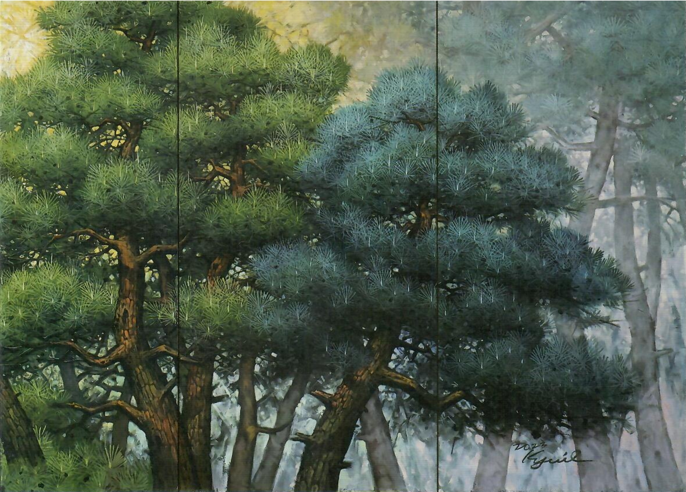 밝은 숲을 배경으로 두 그루의 소나무가 화면을 가득 채우는 솔의 향기